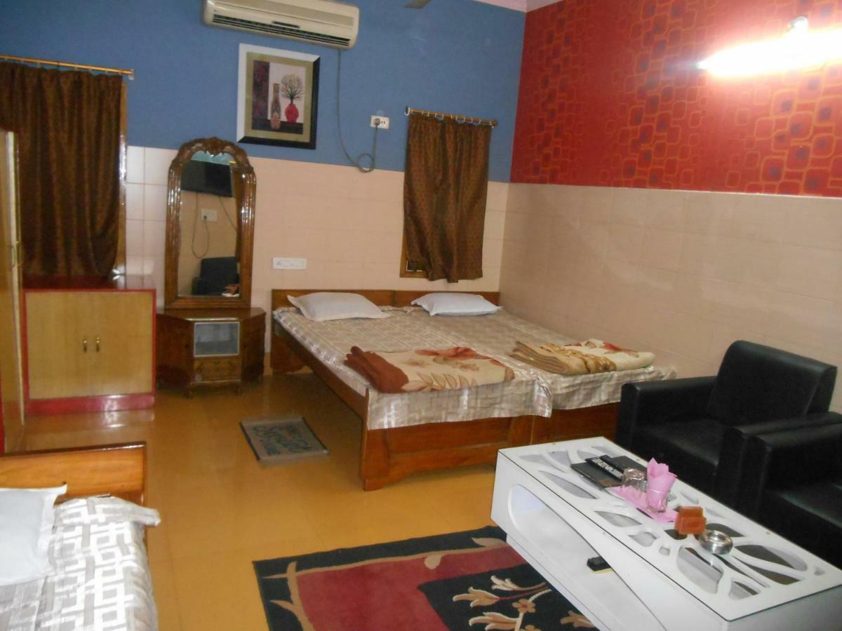 Hotel Surja Laxmi Raiganj 外观 照片