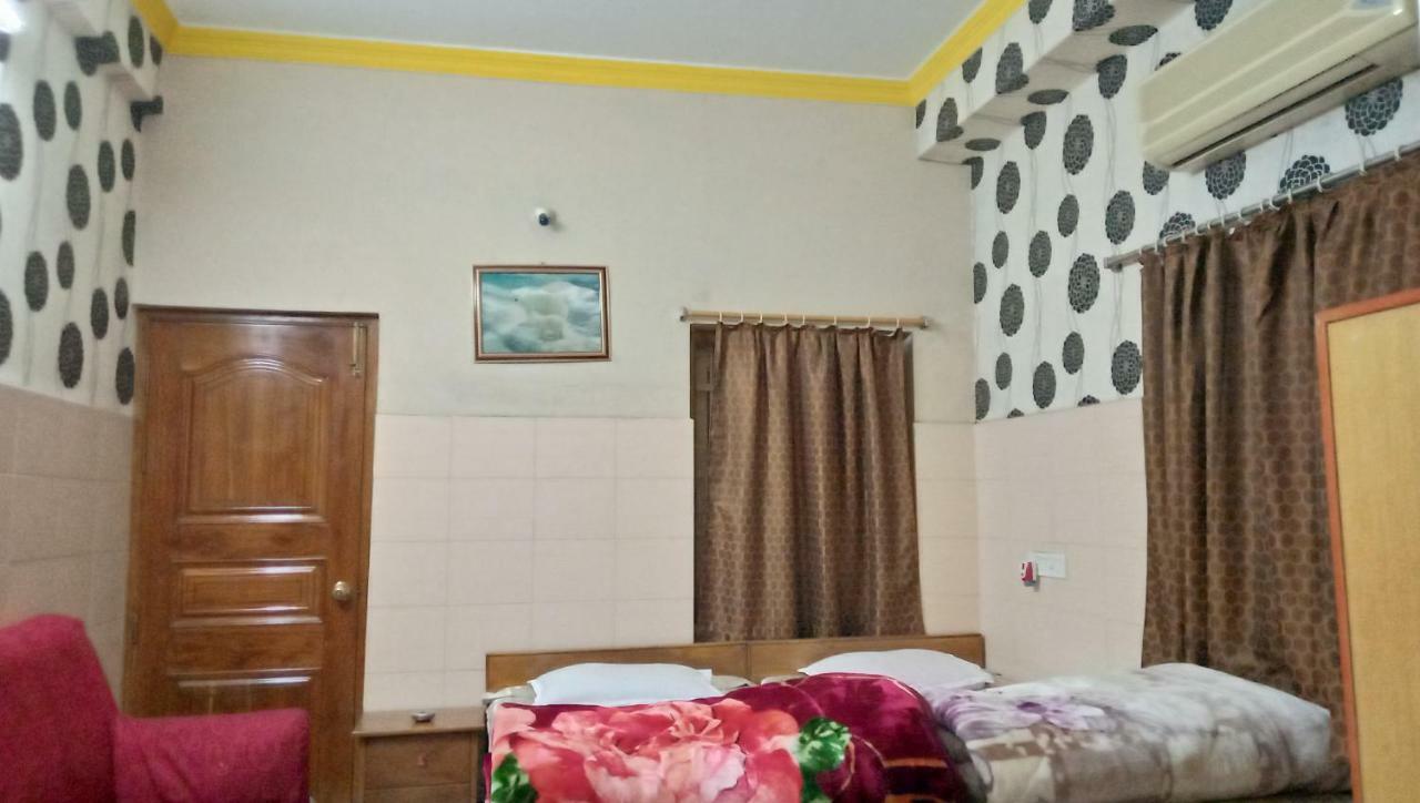Hotel Surja Laxmi Raiganj 外观 照片
